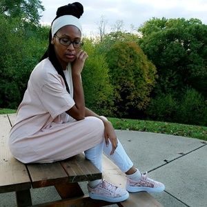 Meet your Posher, Constance